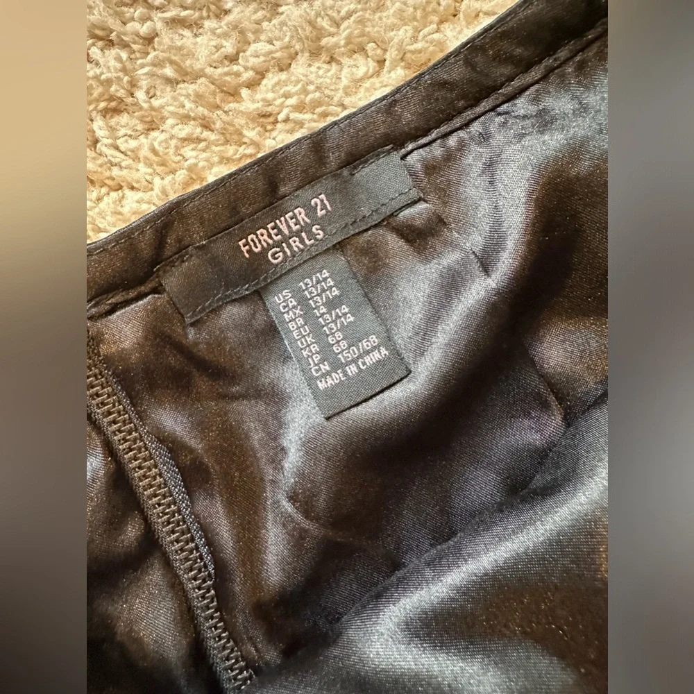 Forever 21 girls black sequin skirt - size 13/14